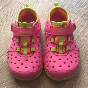Girls waterproof vented sneaker